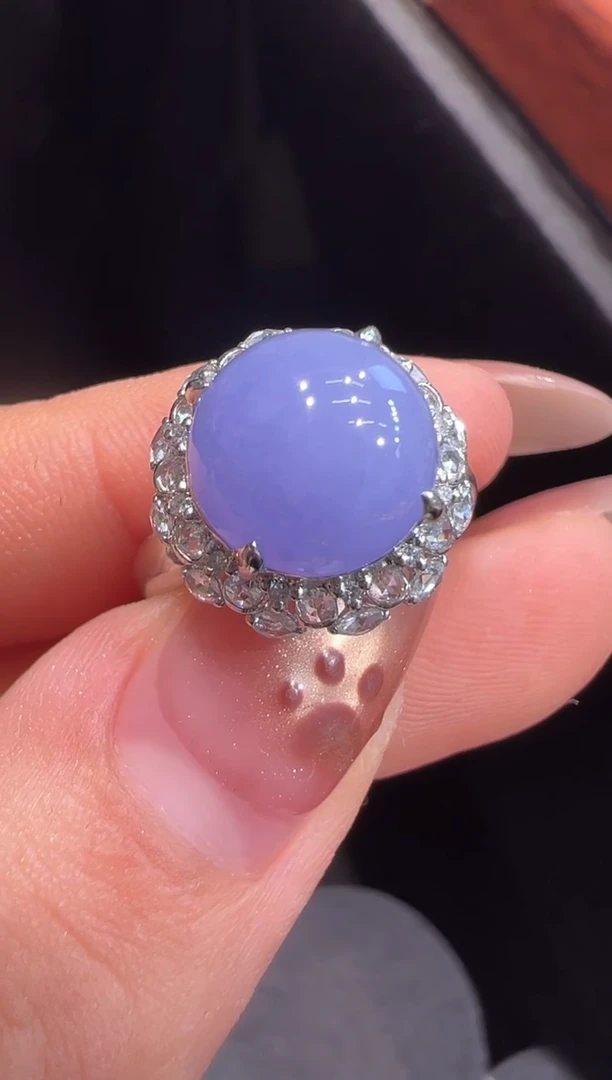 18K金镶嵌戒指翡翠戒指