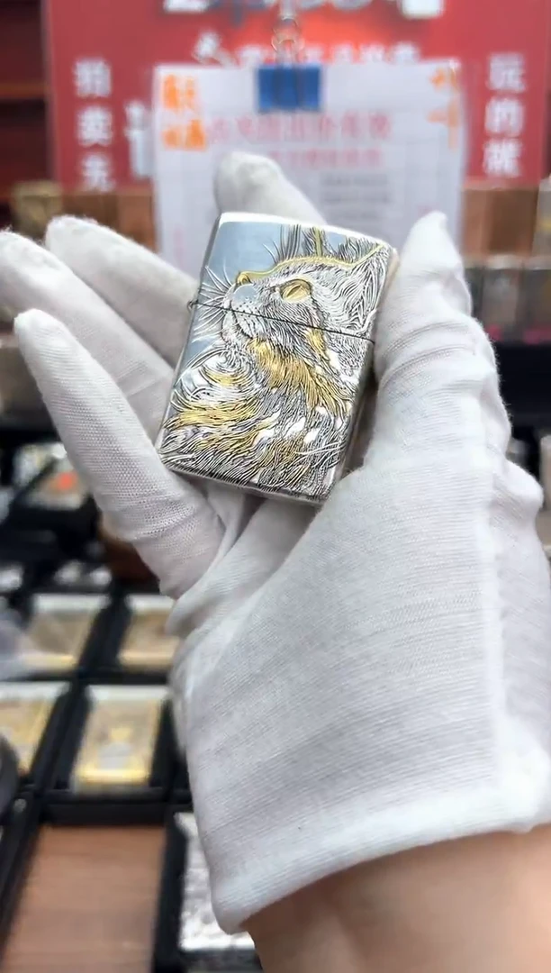 镀银鎏金盔甲仰望猫