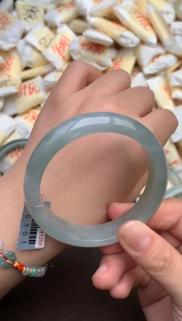 翡翠手镯未镶嵌圈口57.7