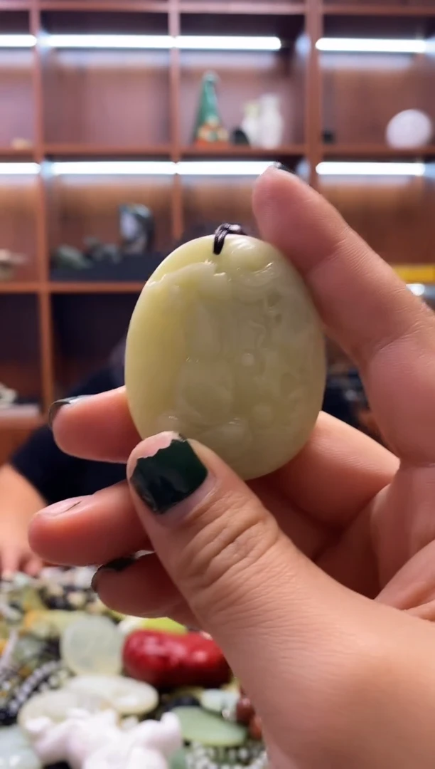 未镶嵌岫玉挂件