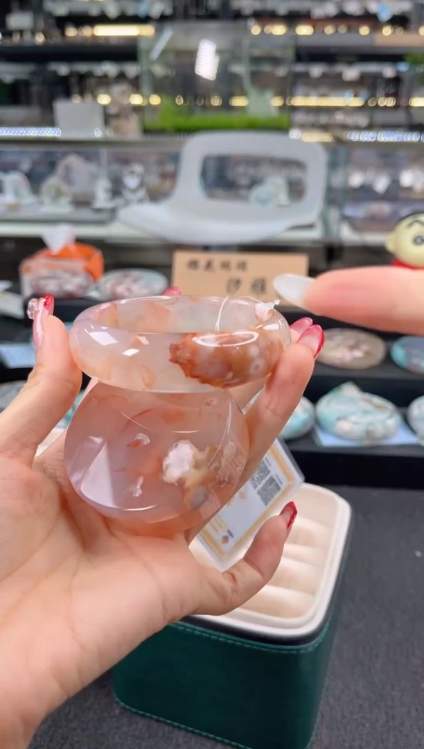 未镶嵌手镯石英质玉六*六圈口（赠品镯心）