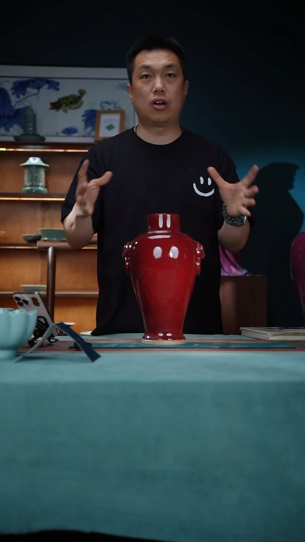 39-1异兽瓶（刘富安工作室）带合影