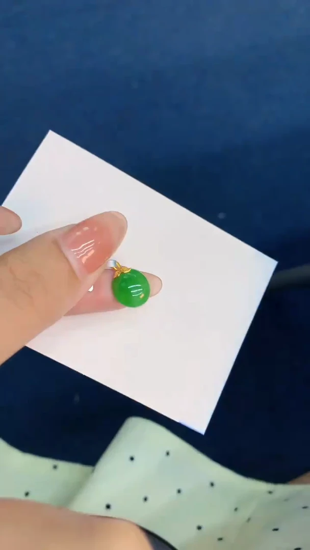 翡翠18K金镶嵌颈饰           1