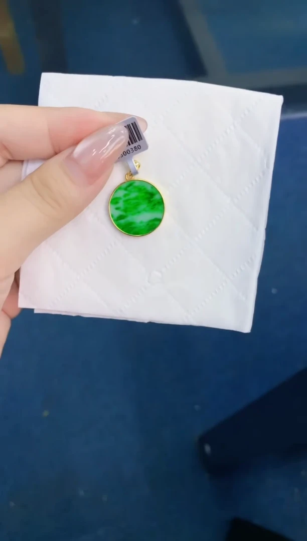 翡翠未镶嵌颈饰1
