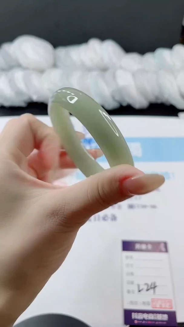 未镶嵌手镯石英质玉多样性发货L24