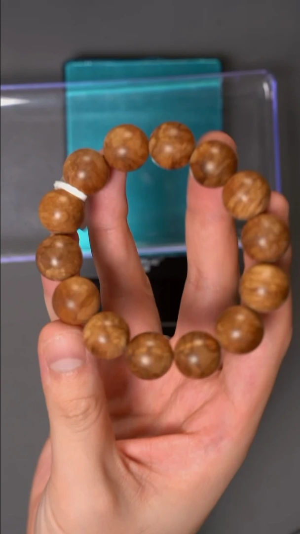 沉香手串西马浮水单圈手串1.6cm  23.7克