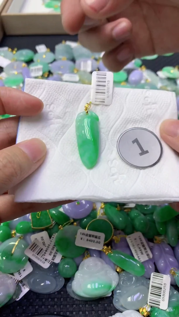 颈饰18K金镶嵌翡翠天然缅甸翡翠A货