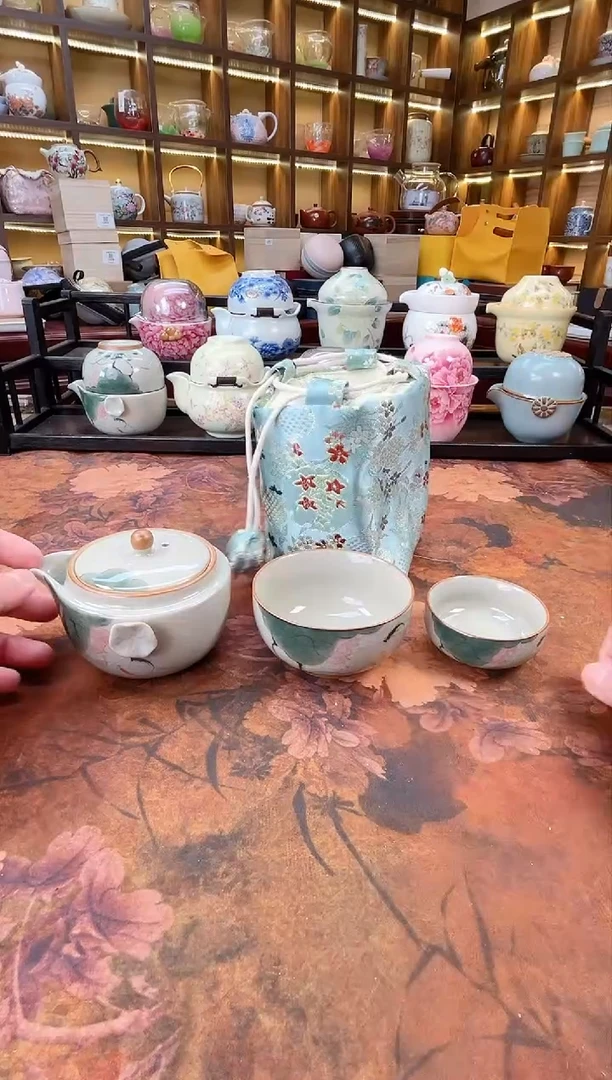 【闪购商品】哥窑荷鱼宝瓶旅行套装（带绿色刺绣包）