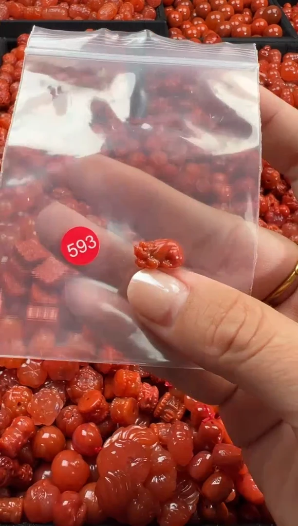 颈饰未镶嵌南红玛瑙1