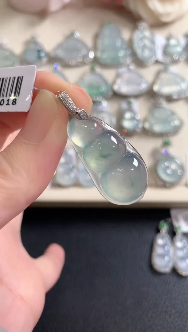 吊坠(不含链)18K金镶嵌翡翠冬日珠宝Q122