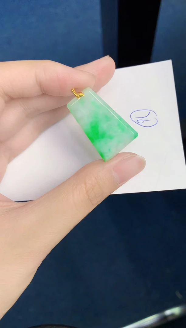 翡翠18K金镶嵌颈饰天然翡翠緬甸A貨