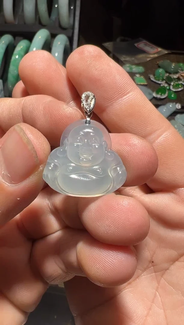 颈饰未镶嵌翡翠翡翠小佛公送扣头。
