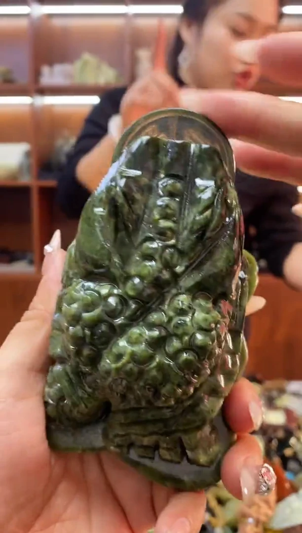 未镶嵌蛇纹石玉摆件
