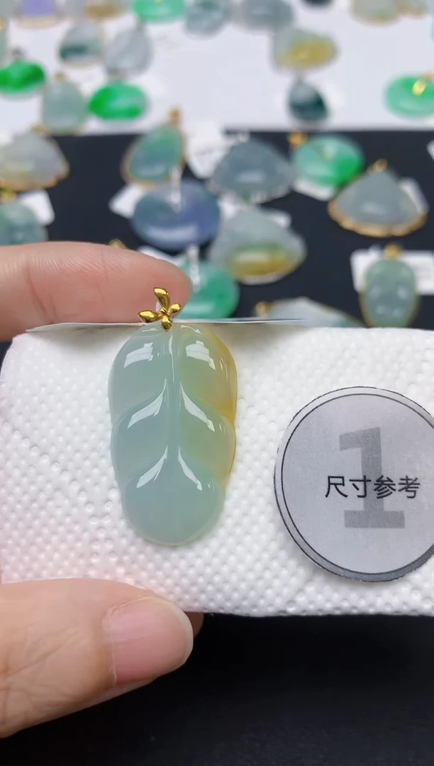 翡翠18K金镶嵌颈饰天然缅甸A货翡翠