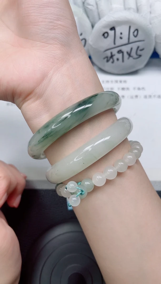 石英质玉手镯未镶嵌128-63.1