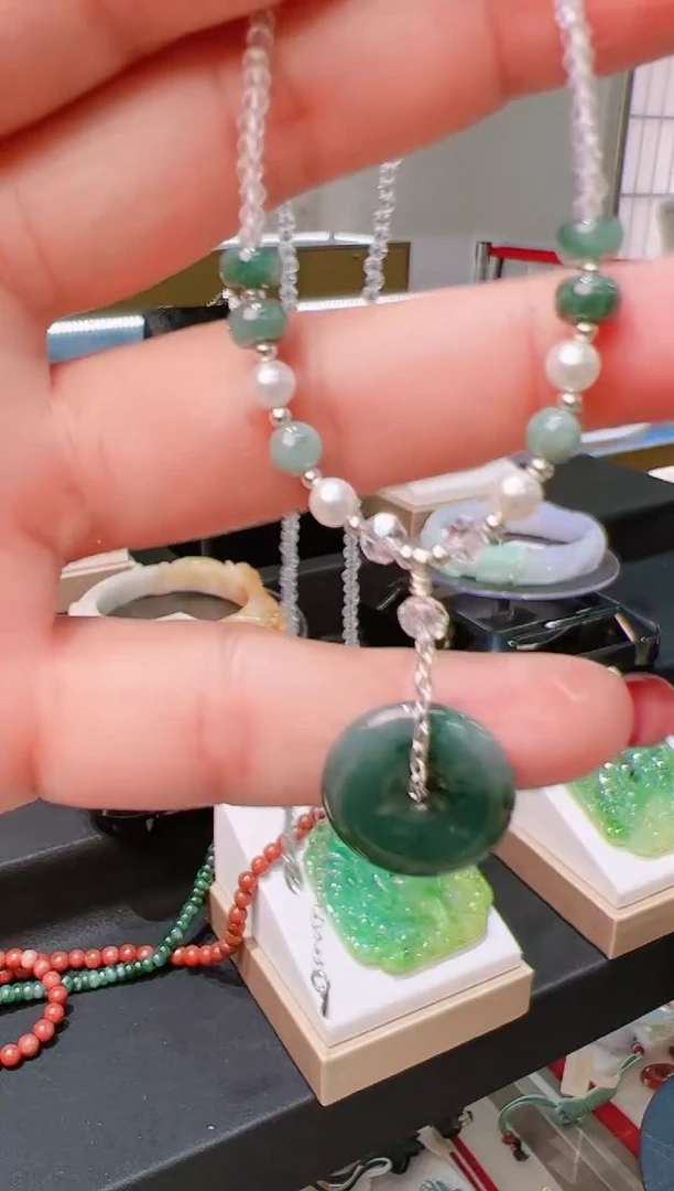 翡翠未镶嵌颈饰202532703