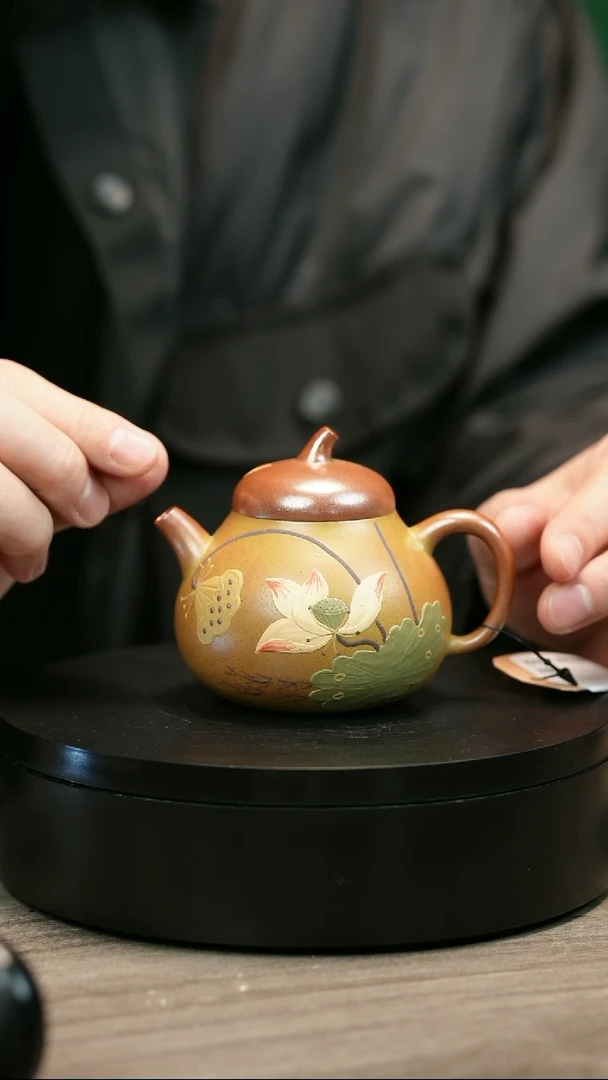 茶壶紫砂陈*龙H2435李小琴堆绘莲花茄瓜