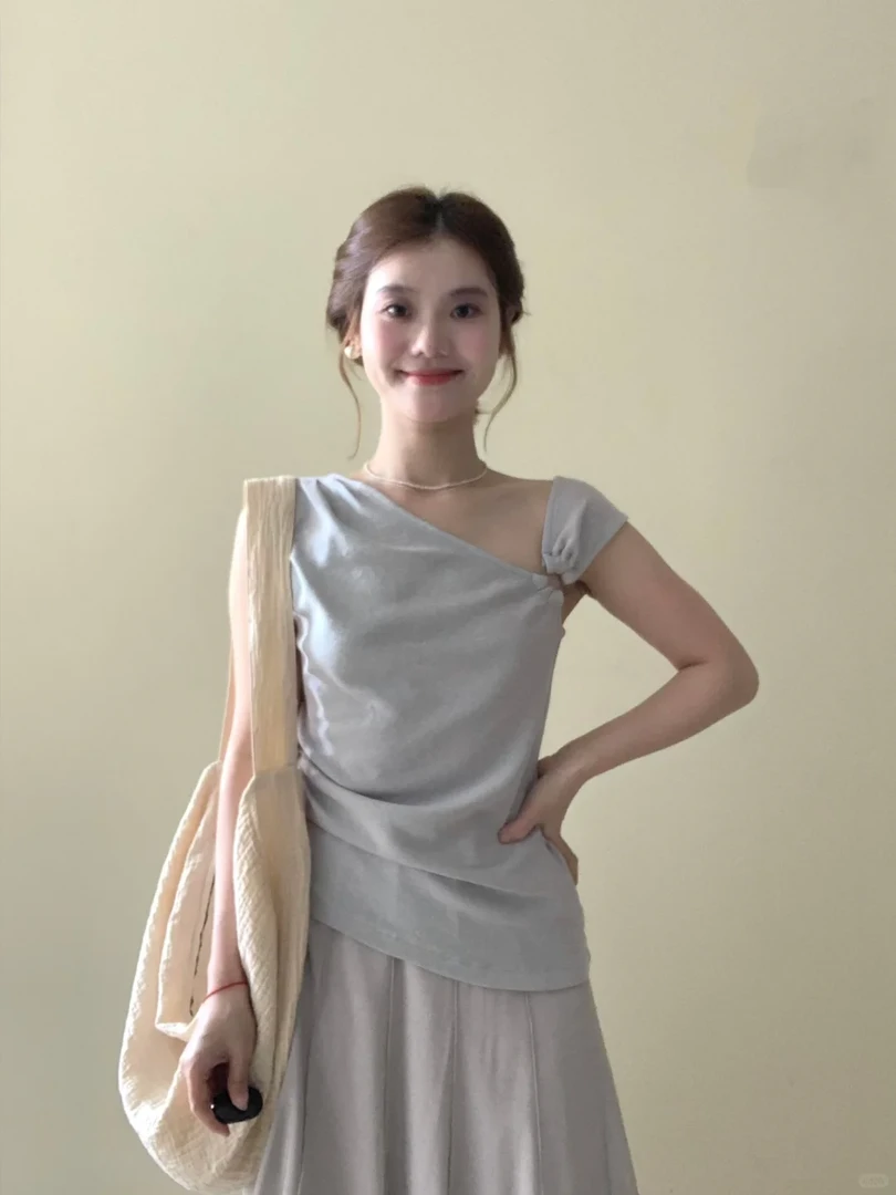 2025夏季新款韩系穿搭一整高级感不规则斜肩上衣高腰半身裙两件套