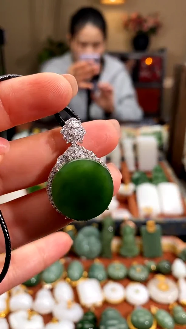 吊坠(赠链)银S925镶嵌和田玉.