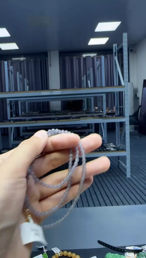 18K金镶嵌和田玉挂件1