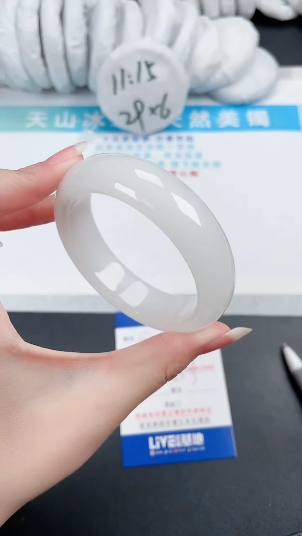 【闪购商品】石英质玉手镯未镶嵌379-55.3