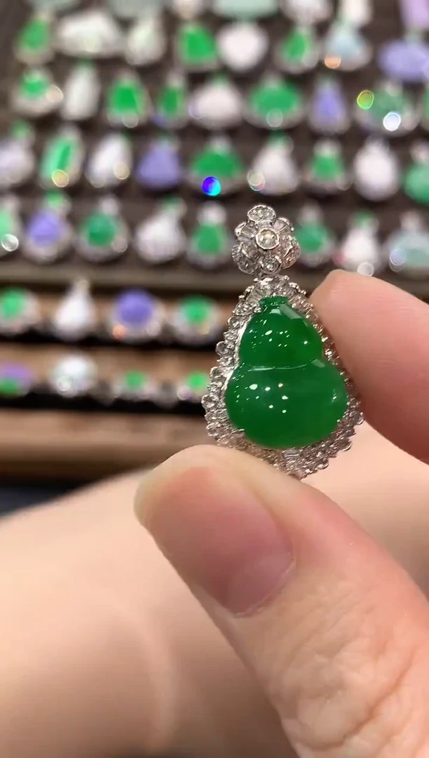 吊坠(不含链)18K金镶嵌翡翠冬日珠宝E147