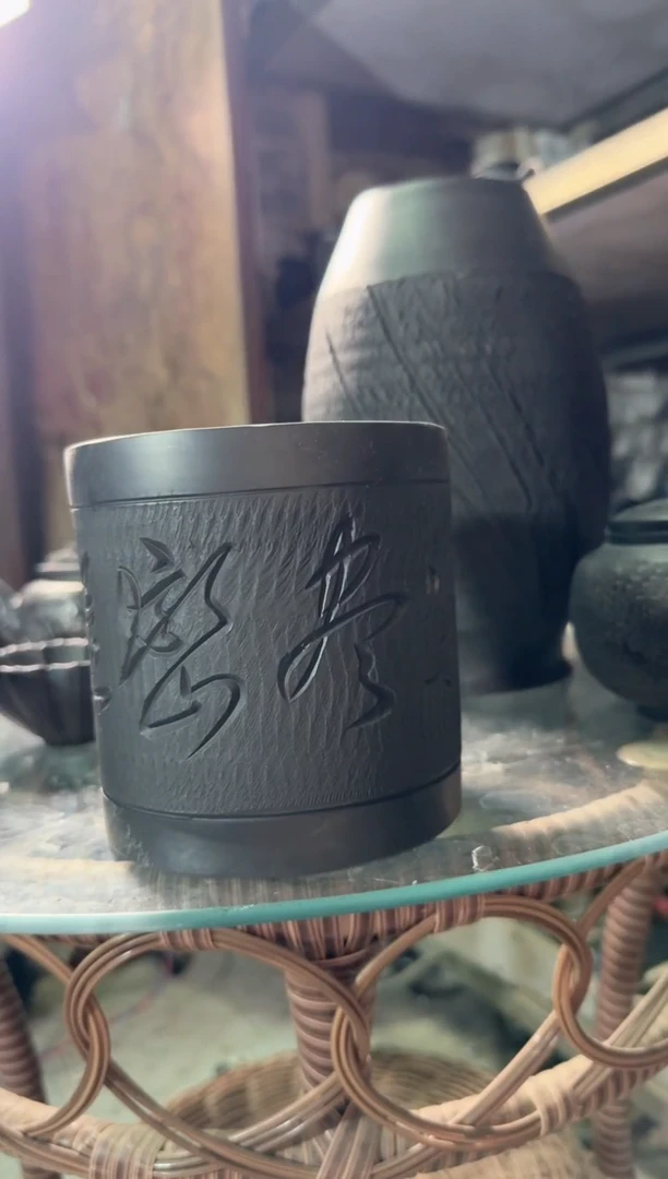 神农黑陶精品毛体笔筒