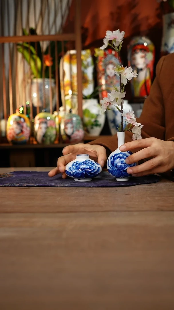 当代景德镇设计师釉下手绘陶瓷花瓶