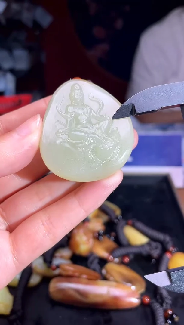 和田玉未镶嵌颈饰1