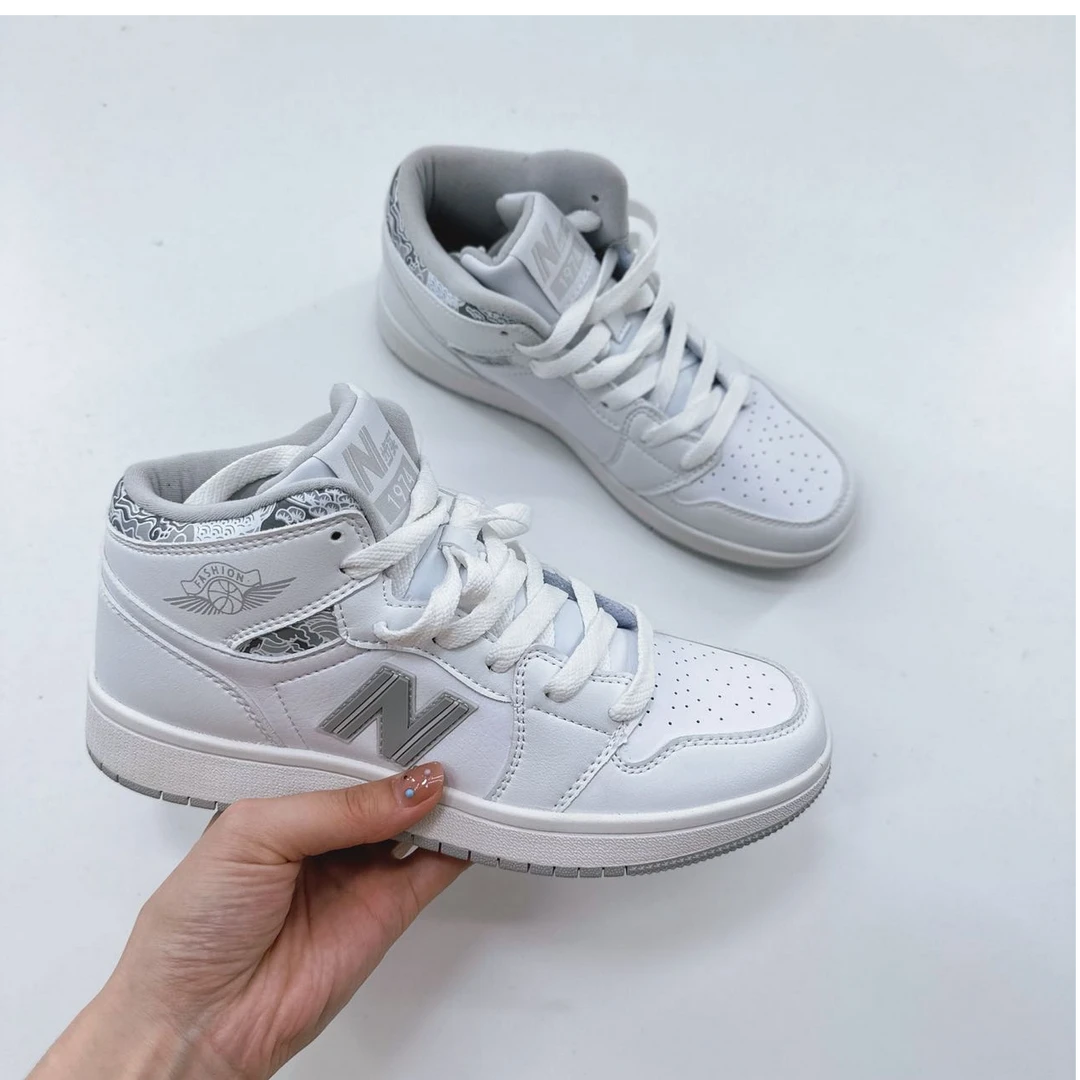 80067高端专享四季款舒适运动鞋白/浅麻灰（成人运动鞋）