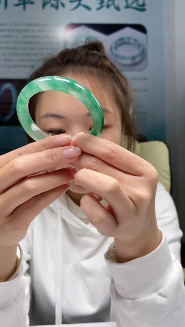 【闪购商品】石英质玉手镯未镶嵌非洲翠手镯多样性发货