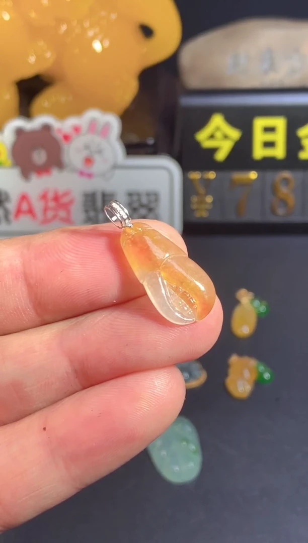 颈饰18K金镶嵌翡翠
