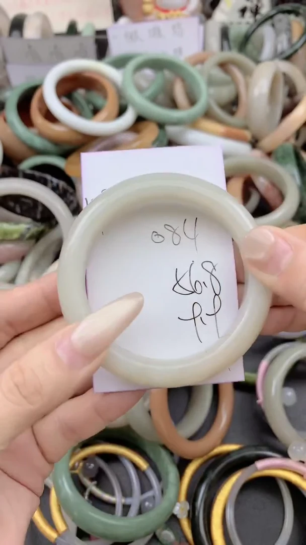 未镶嵌手镯石英质玉084