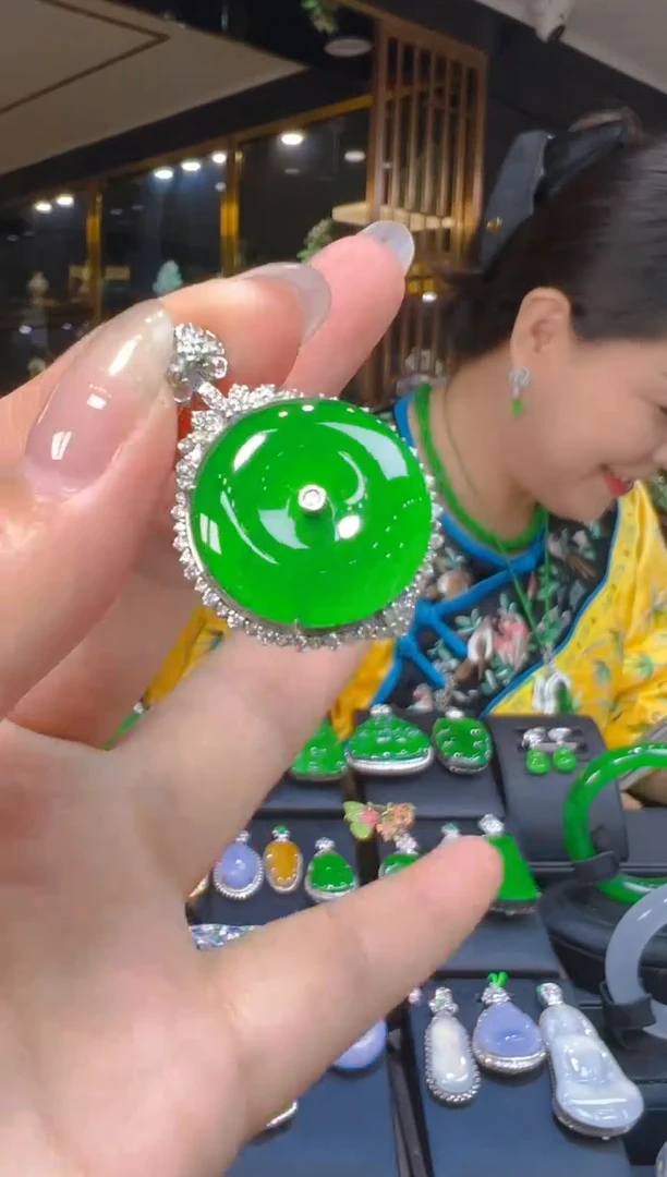 吊坠(赠链)18K金镶嵌翡翠051