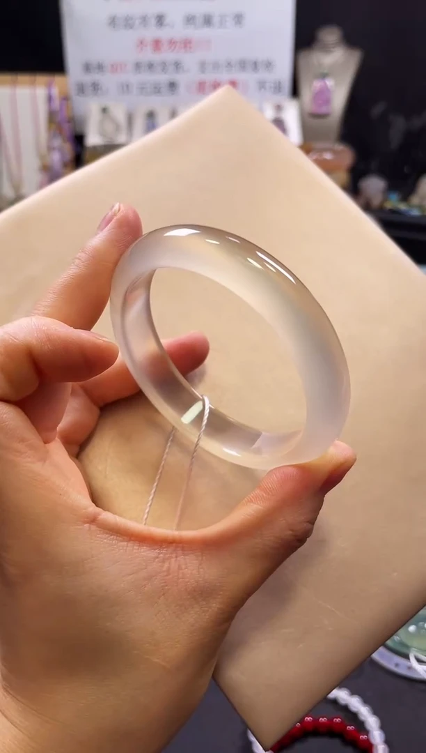 【闪购商品】玛瑙/玉髓手镯未镶嵌不同角度不同光线色不同