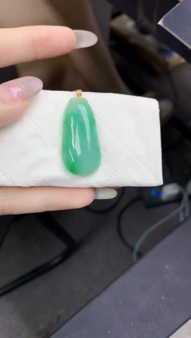 颈饰18K金镶嵌翡翠天然翡翠A货