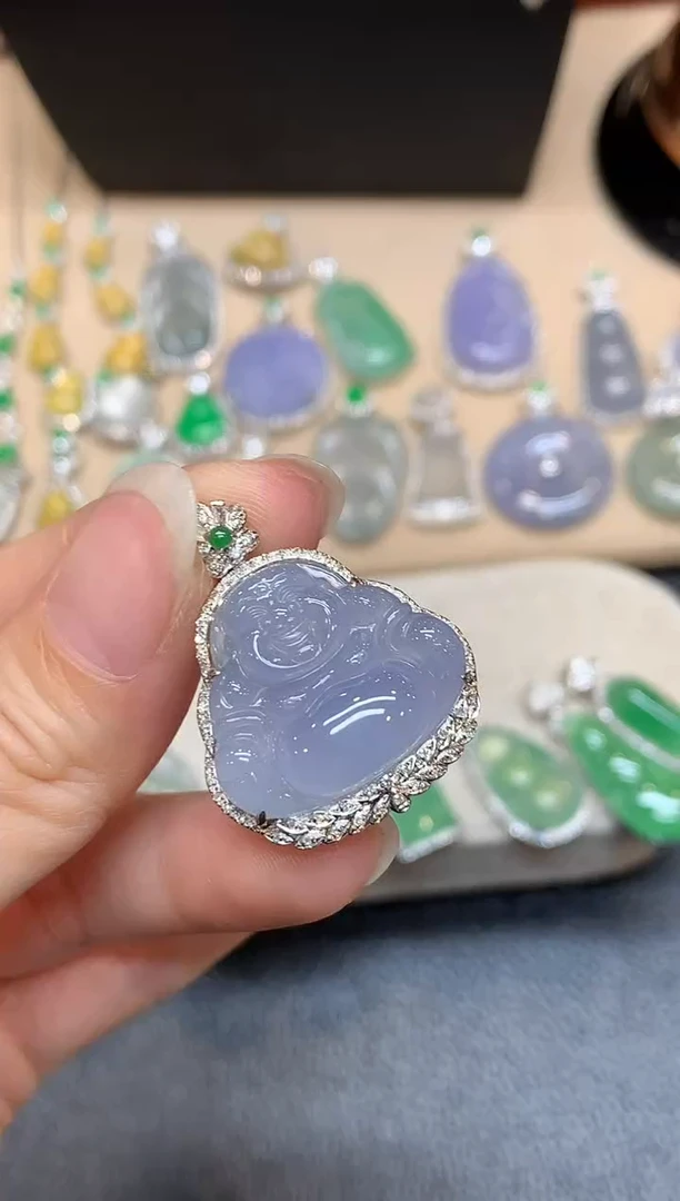 颈饰18K金镶嵌翡翠佛公【无服务费