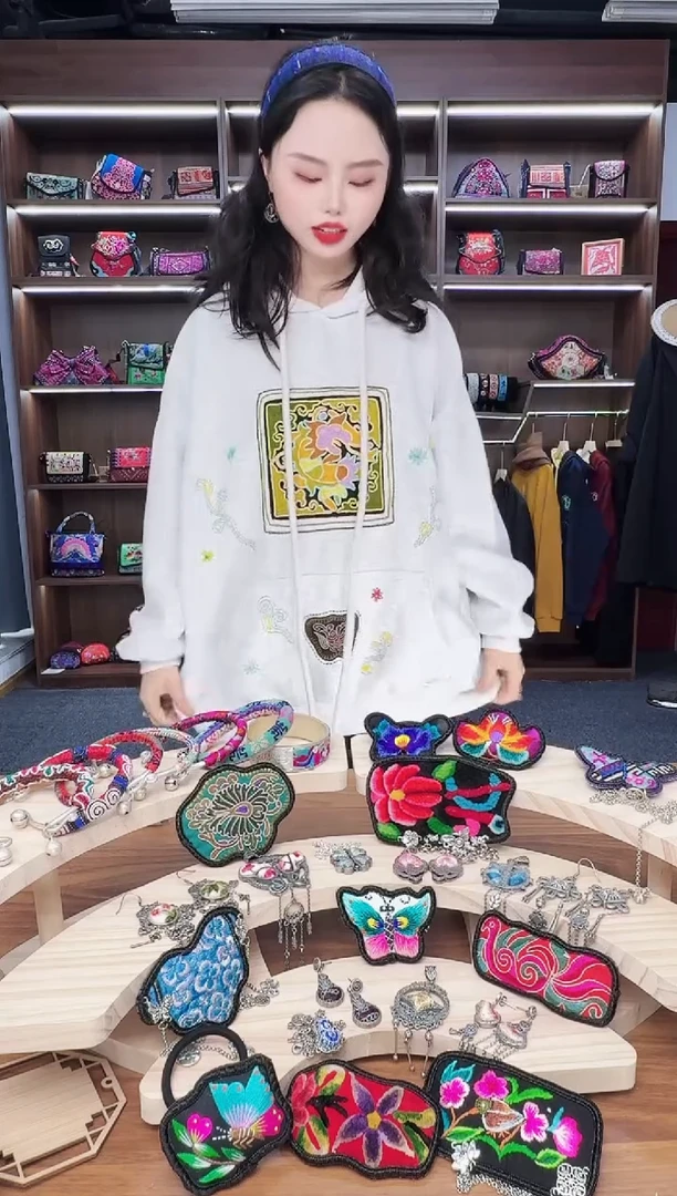 织绣A23蒙阿苏苗绣传承店