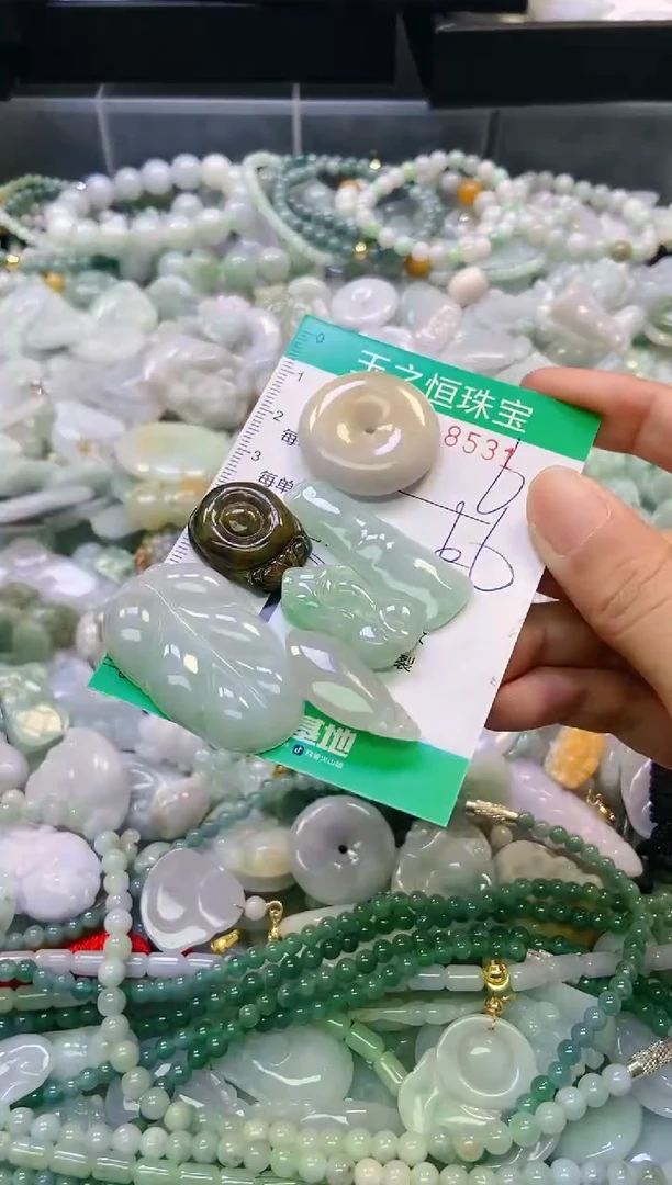 翡翠未镶嵌颈饰闪购0118531