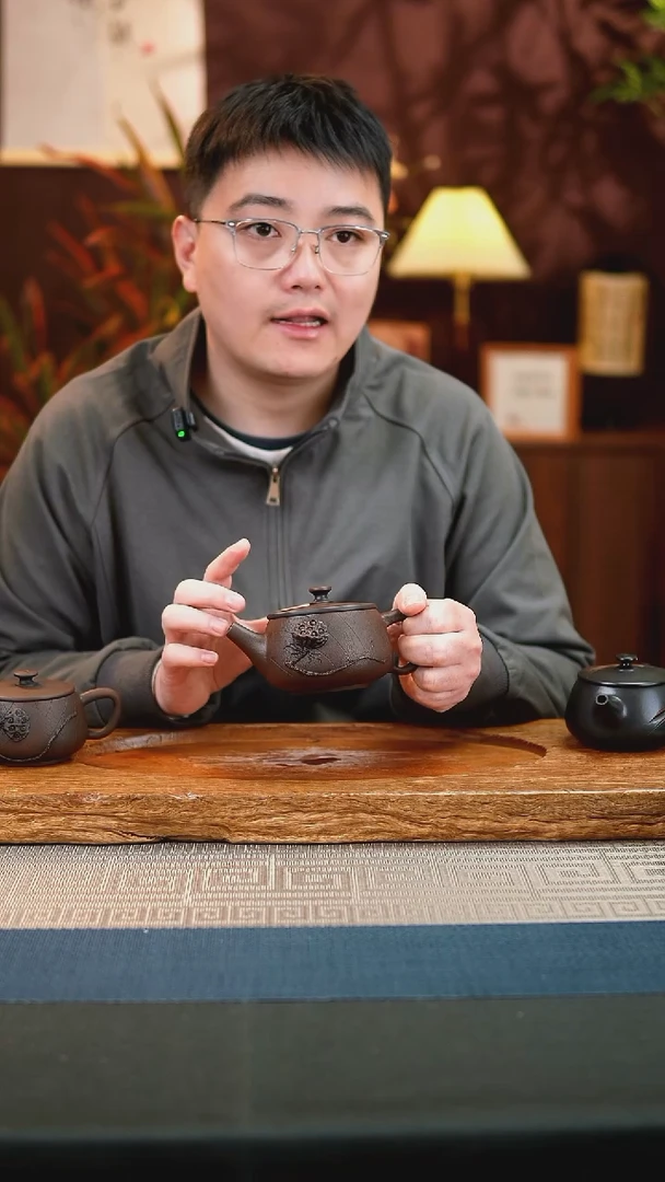 卿*300莲蓬菩提纹汉瓦1个，单壶。