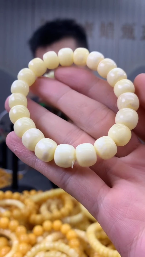 未镶嵌蜜蜡裸石哪****帮手串