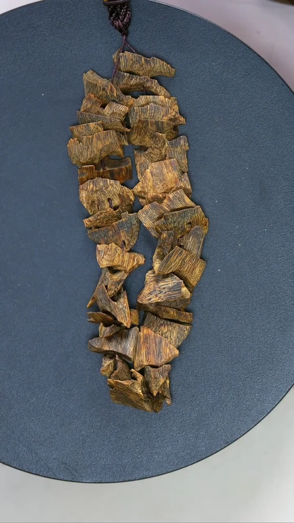 【闪购商品】沉香吊坠海南莺歌绿棋吊坠挂件多样性发其一