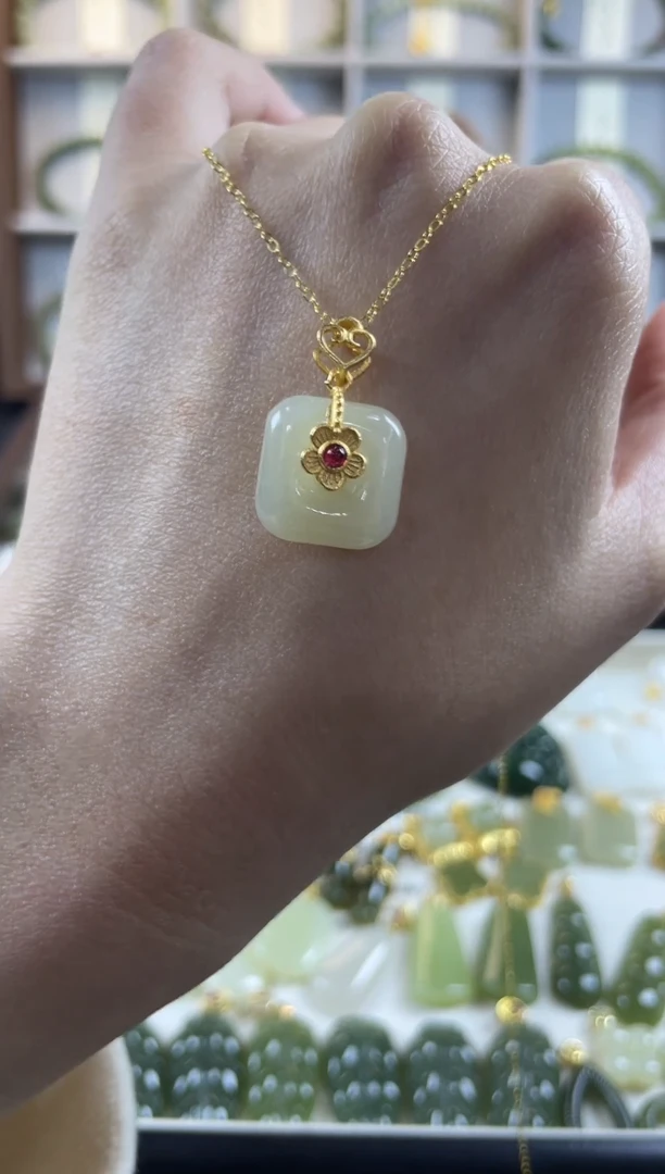 吊坠(不含链)银S925镶嵌和田玉八方来财