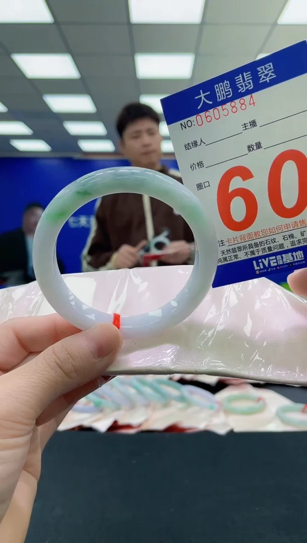 未镶嵌手镯翡翠道***照AAAAAAAAAA