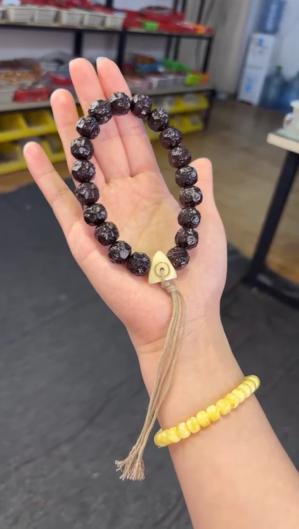 菩提根/象牙果吊坠13mm紫金鼠无相【可可桂圆】手持