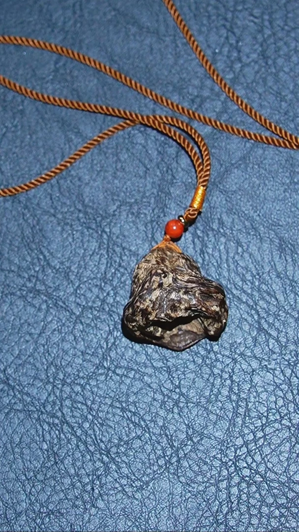 【闪购商品】沉香手串文莱瘤疤沉水吊坠5.7克+