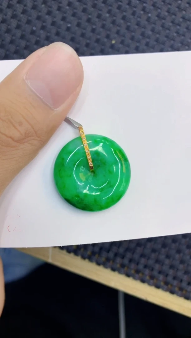 翡翠18K金镶嵌吊坠(不含链)1