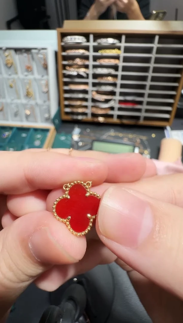 18K金镶嵌套链玛瑙/玉髓红色k黄，四叶草套链