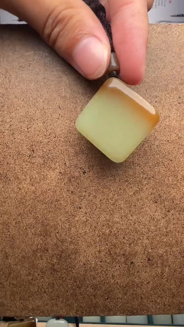 颈饰未镶嵌和田玉大*咪R