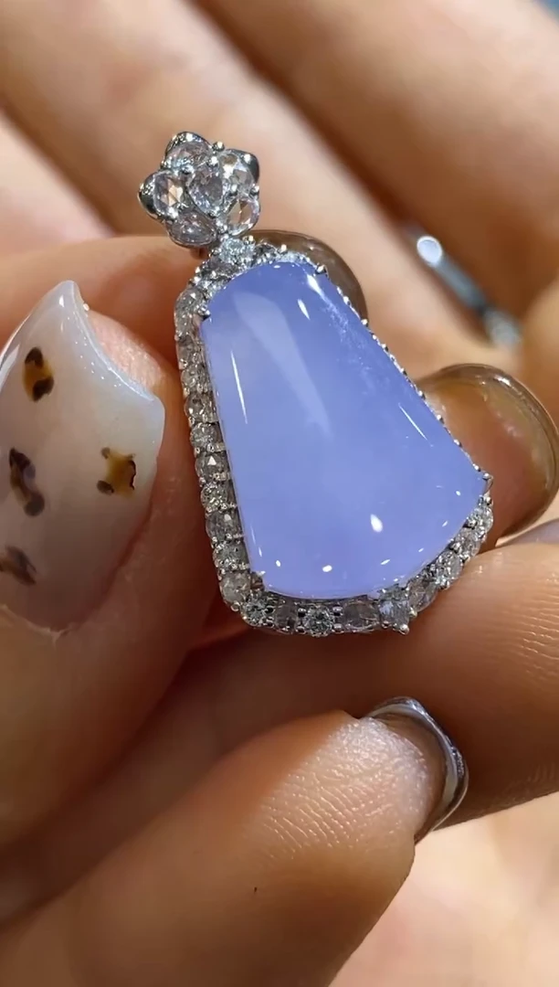 颈饰18K金镶嵌翡翠收到货48小时鉴赏期（超时不退不换）